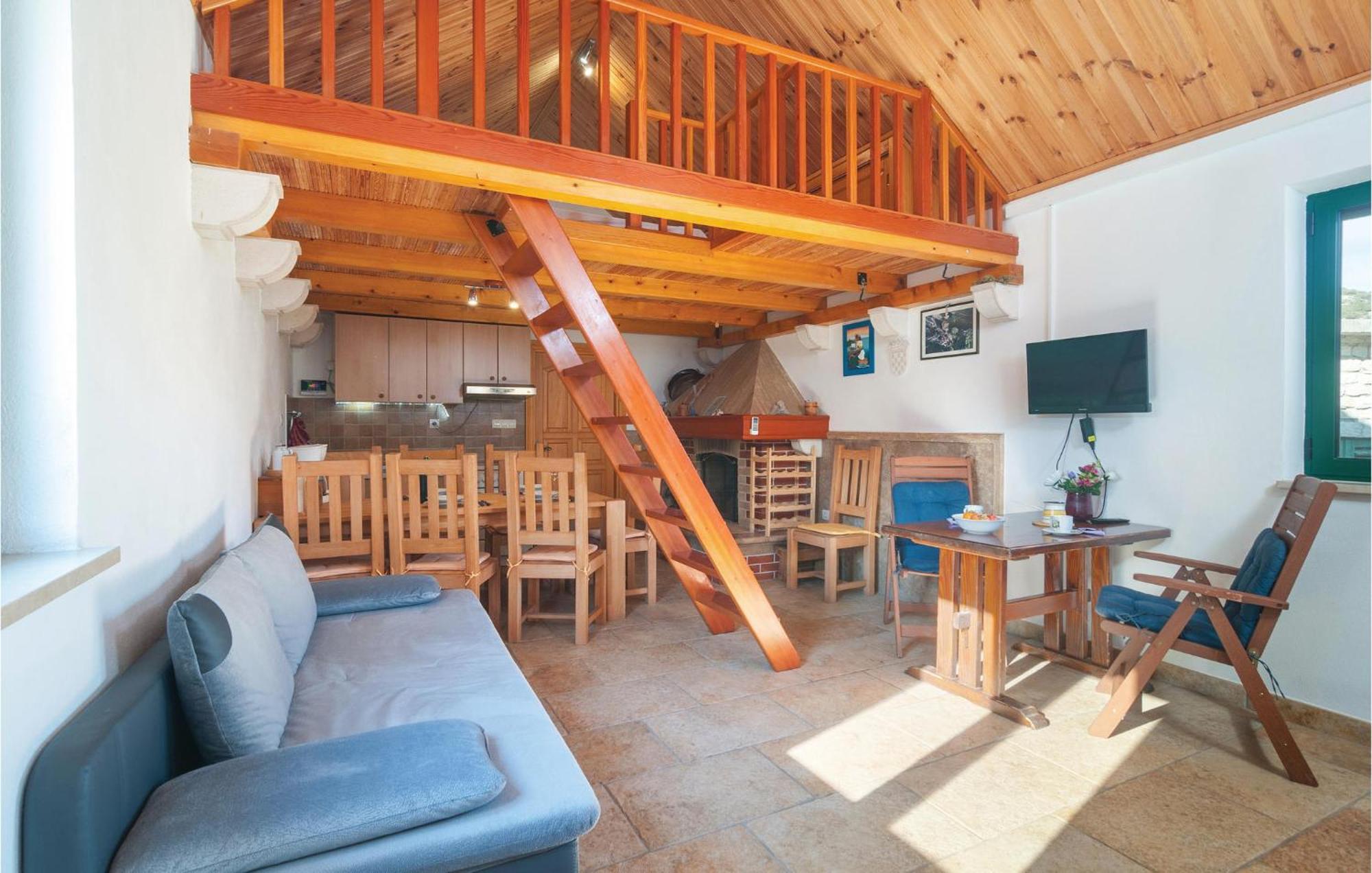 1 Bedroom Awesome Home In Postira Kültér fotó